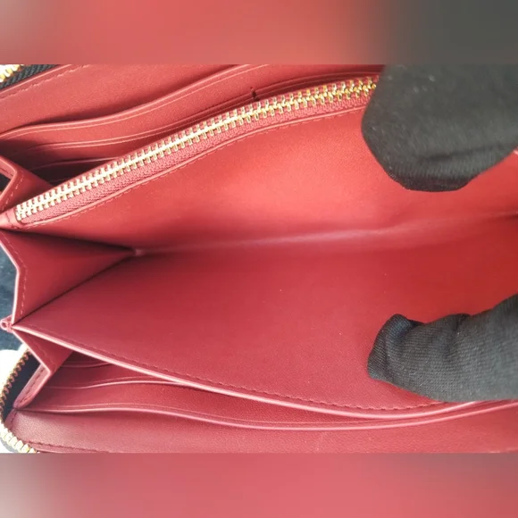 Rare Coach Black Pebbled Leather Wallet With Red Interior - Picture 7 of 13